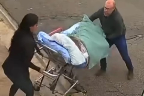 Morre paciente oncológica que caiu de maca durante transporte para ambulância em MG